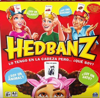 an image of headbanz in spanish - people have cards on their heads